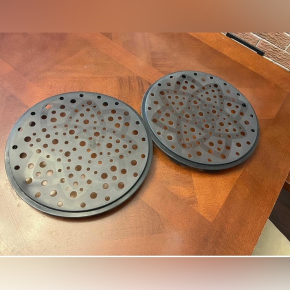 Pampered Chef Microwave Chip Maker (Set of 2) – like new in box - Picture 3 of 3